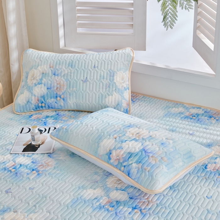 91家纺网 家纺一手货源 找家纺 美丽折2026新品6mm厚天然乳胶凉席三件套 大版印花卡通乳胶凉席平铺款 花影