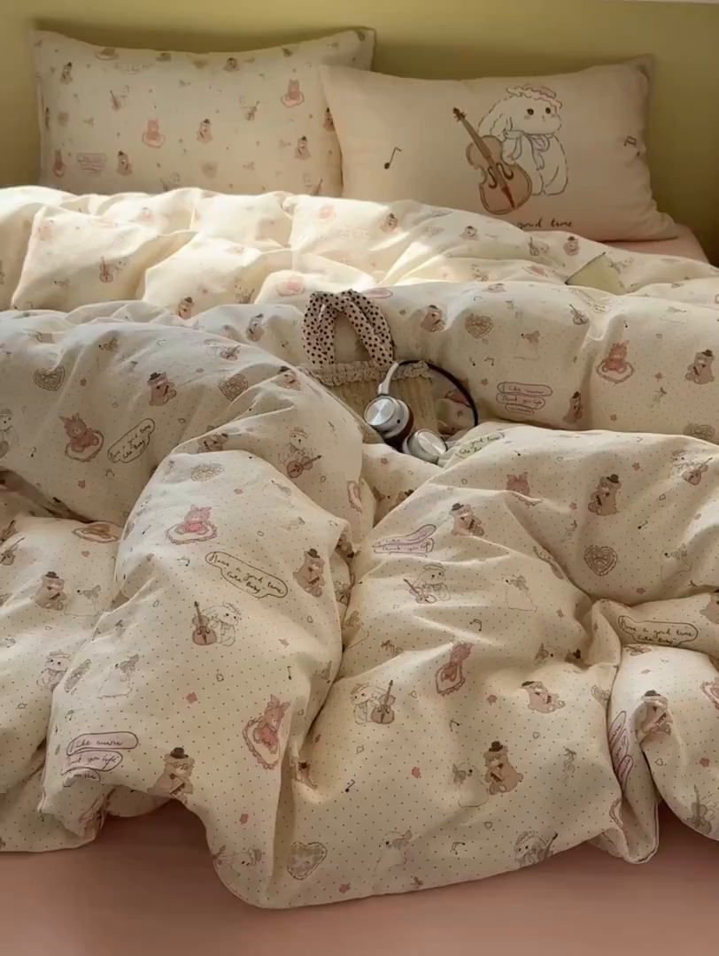 91家纺网 家纺一手货源 找家纺 耀悦家纺 2026新款双层纱全棉四件套大版枕套混搭款博主ins风格款纯棉四件套 拉大提琴的兔兔