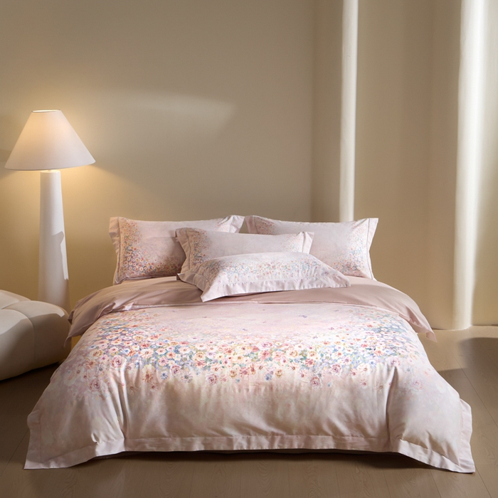 U品汇 2026新品纯棉全棉平网大版数码印花四件套高端60支长绒棉贡缎埋绳宽边系列 浅春织梦（粉）