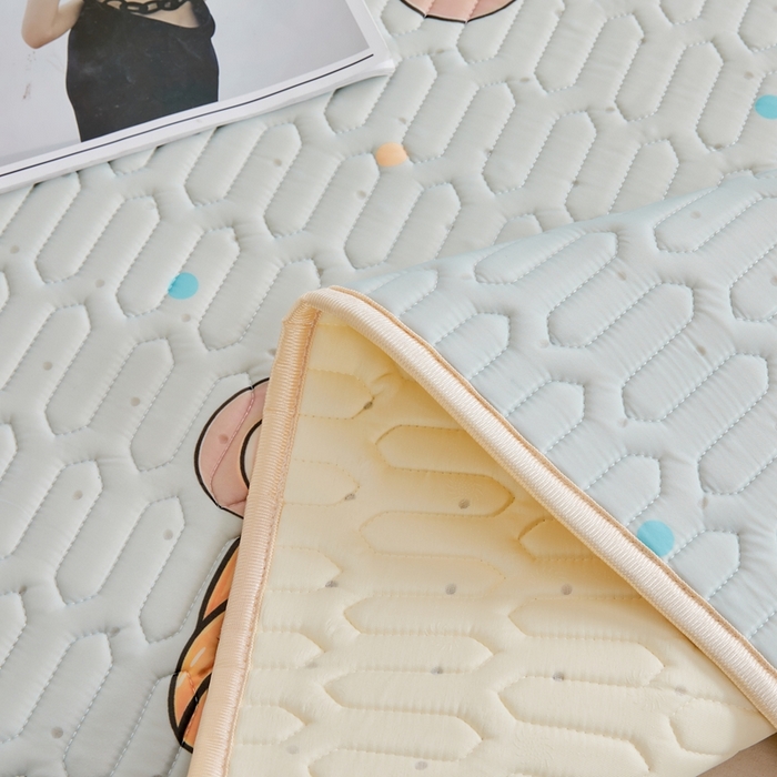 91家纺网 家纺一手货源 找家纺 美丽折2026新品6mm厚天然乳胶凉席三件套 大版印花卡通乳胶凉席平铺款 童趣