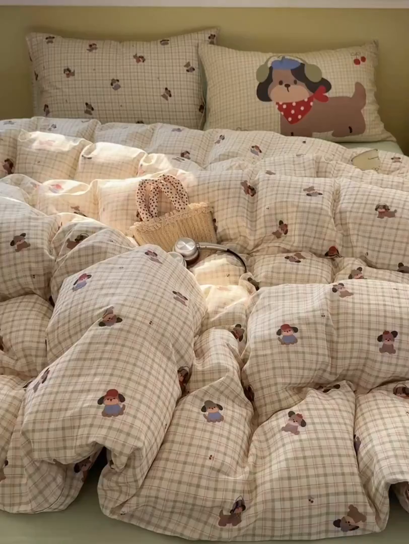 91家纺网 家纺一手货源 找家纺 耀悦家纺 2026新款双层纱全棉四件套大版枕套混搭款博主ins风格款纯棉四件套 绿格耳机狗