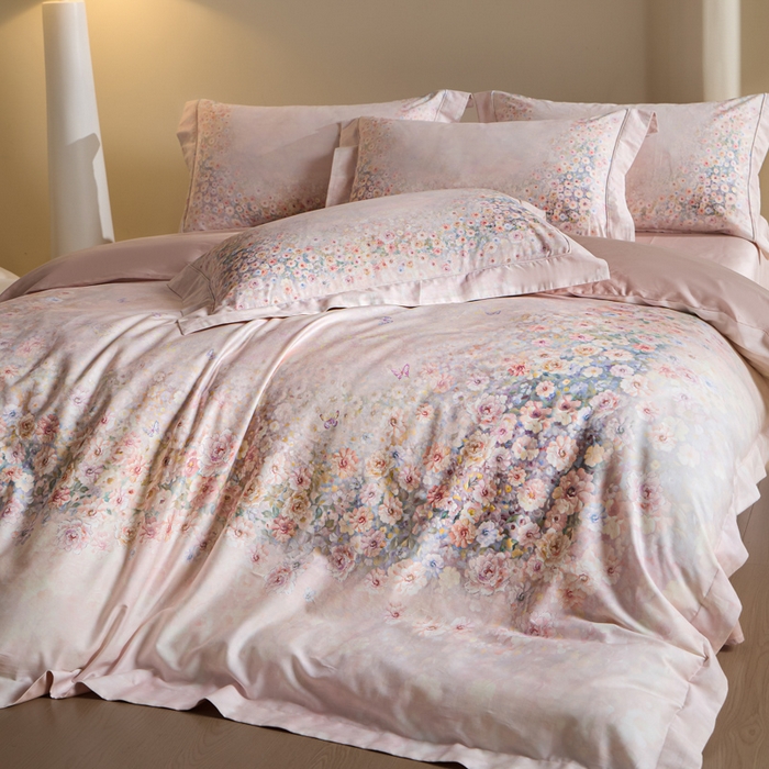 91家纺网 家纺一手货源 找家纺 U品汇 2026新品纯棉全棉平网大版数码印花四件套高端60支长绒棉贡缎埋绳宽边系列 浅春织梦（粉）