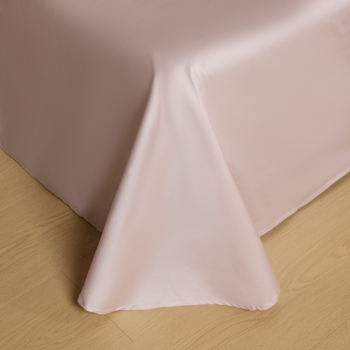 91家纺网 家纺一手货源 找家纺 U品汇 2026新品纯棉全棉平网大版数码印花四件套高端60支长绒棉贡缎埋绳宽边系列 浅春织梦（粉）