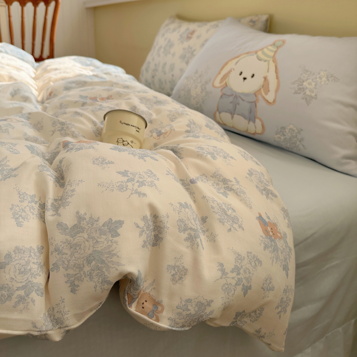 91家纺网 家纺一手货源 找家纺 耀悦家纺 2026新款双层纱全棉四件套大版枕套混搭款博主ins风格款纯棉四件套 莫奈花园兔兔