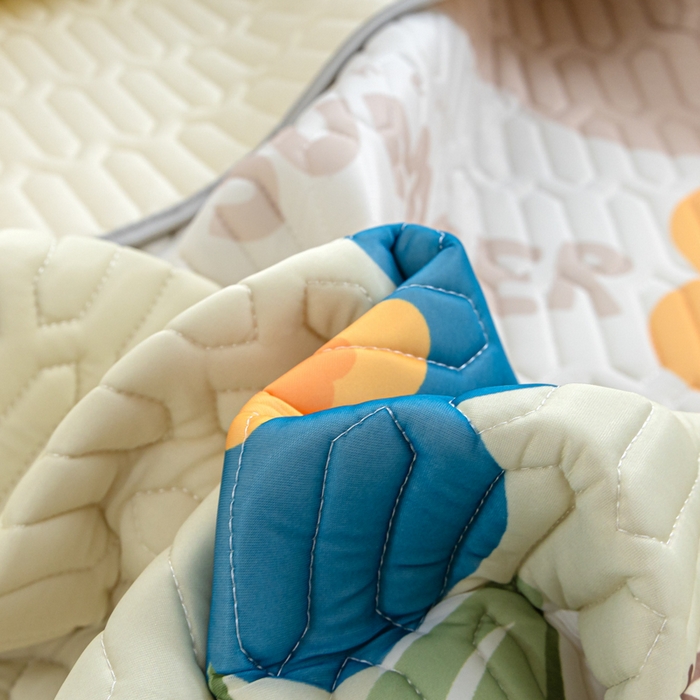 91家纺网 家纺一手货源 找家纺 优雅星家纺 2026新款凉感丝印花乳胶凉席 幸运花朵