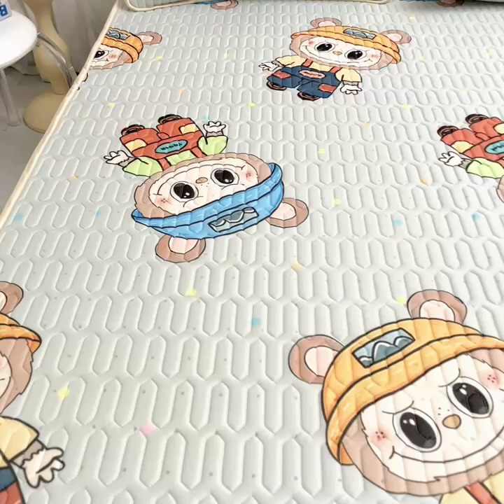 91家纺网 家纺一手货源 找家纺 美丽折2026新品6mm厚天然乳胶凉席三件套 大版印花卡通乳胶凉席平铺款 童趣