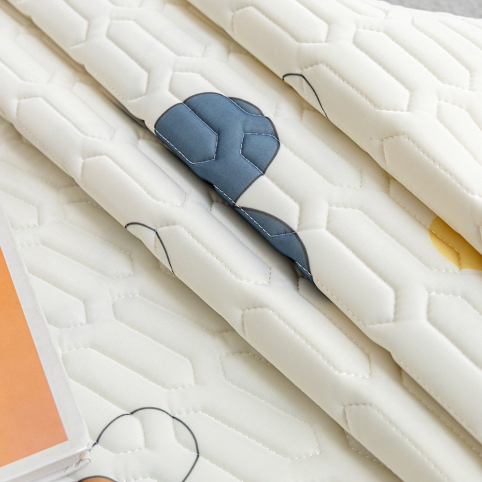 91家纺网 家纺一手货源 找家纺 优雅星家纺 2026新款凉感丝印花乳胶凉席 爱的季节