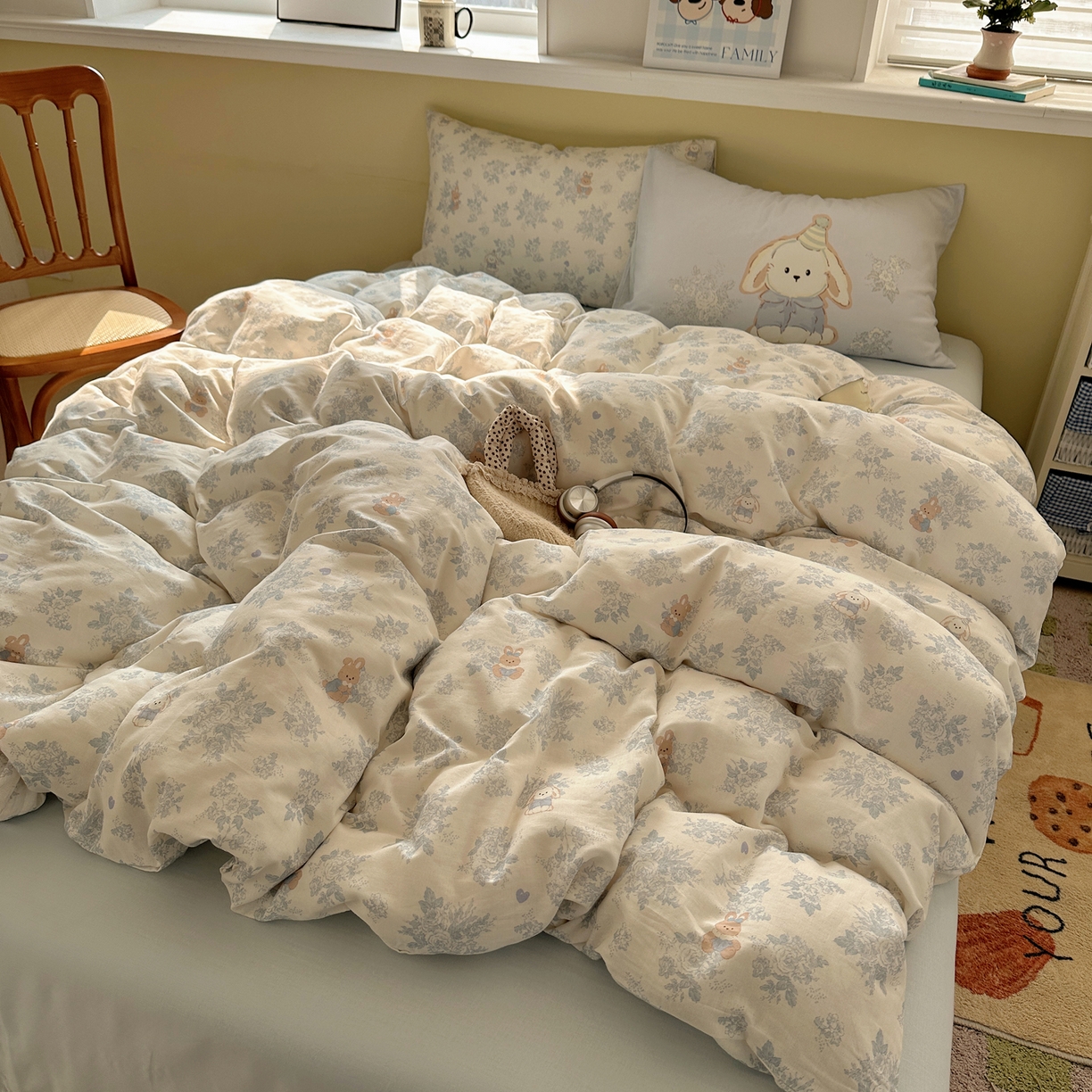 91家纺网 家纺一手货源 找家纺 耀悦家纺 2026新款双层纱全棉四件套大版枕套混搭款博主ins风格款纯棉四件套 莫奈花园兔兔