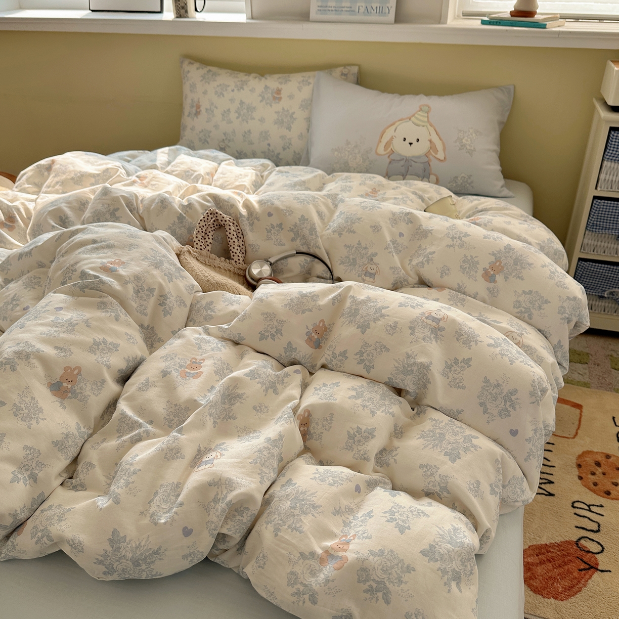 91家纺网 家纺一手货源 找家纺 耀悦家纺 2026新款双层纱全棉四件套大版枕套混搭款博主ins风格款纯棉四件套 莫奈花园兔兔