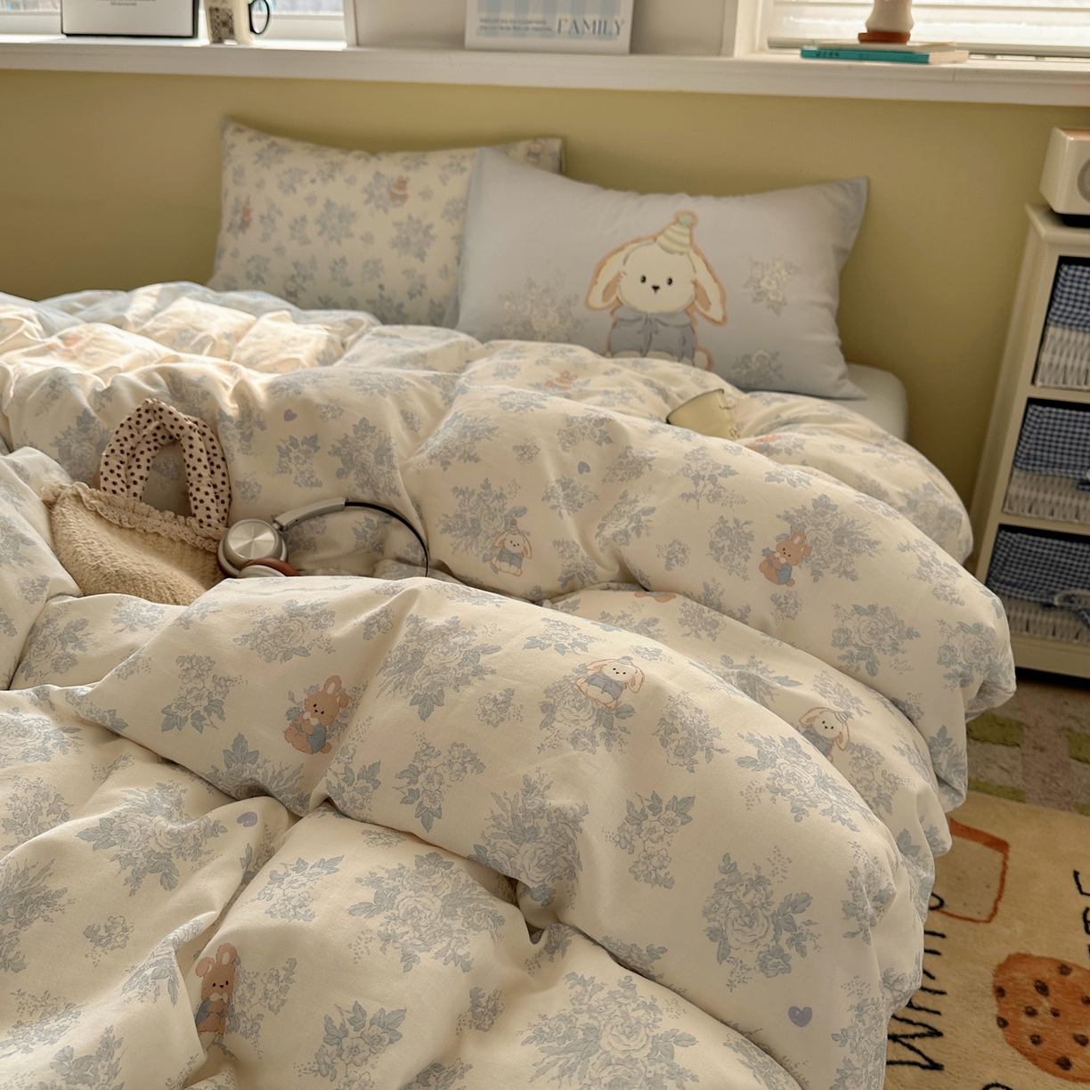 91家纺网 家纺一手货源 找家纺 耀悦家纺 2026新款双层纱全棉四件套大版枕套混搭款博主ins风格款纯棉四件套 莫奈花园兔兔