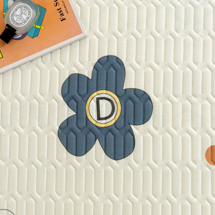 91家纺网 家纺一手货源 找家纺 优雅星家纺 2026新款凉感丝印花乳胶凉席 爱的季节