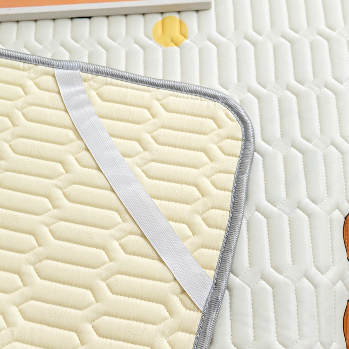 91家纺网 家纺一手货源 找家纺 优雅星家纺 2026新款凉感丝印花乳胶凉席 爱的季节