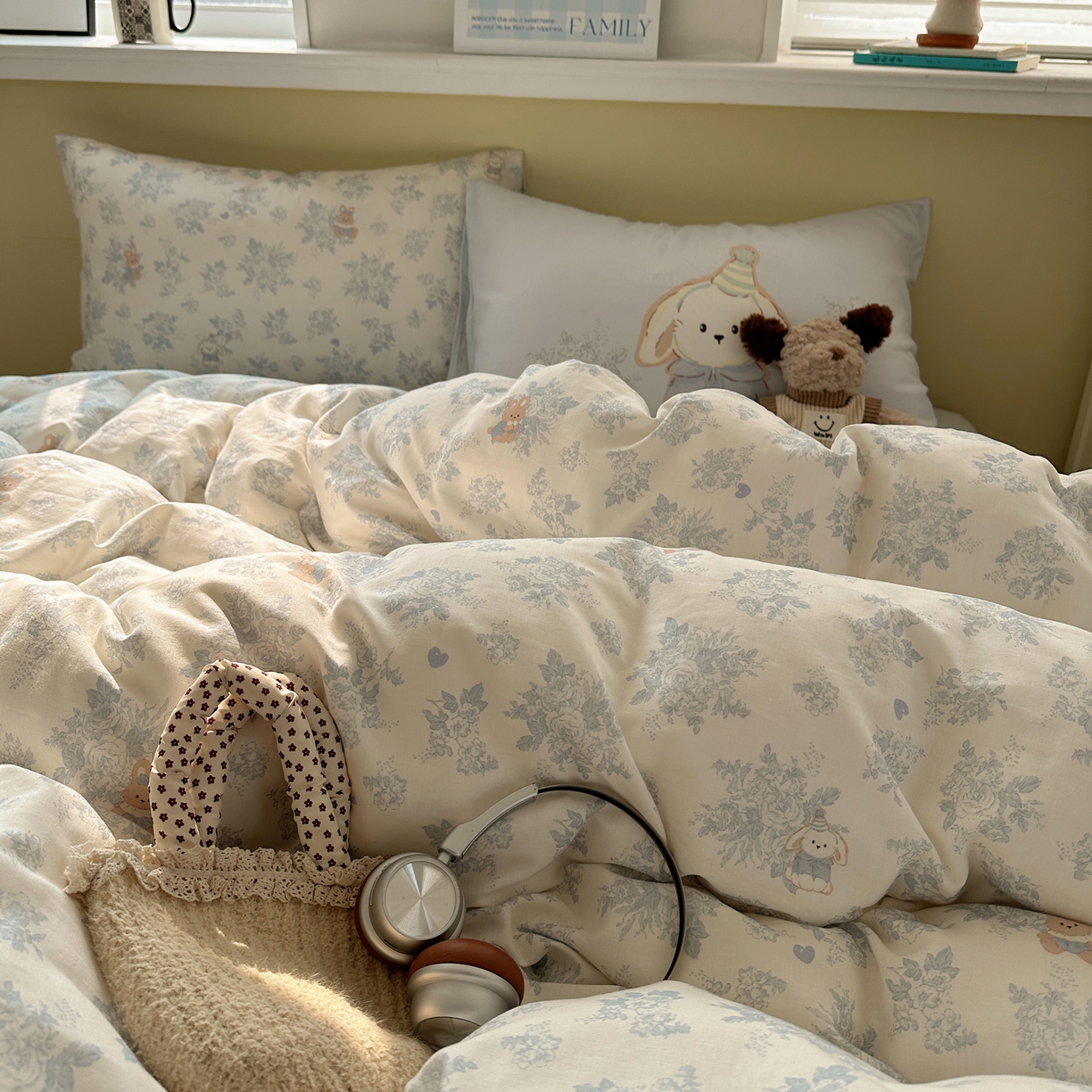 91家纺网 家纺一手货源 找家纺 耀悦家纺 2026新款双层纱全棉四件套大版枕套混搭款博主ins风格款纯棉四件套 莫奈花园兔兔