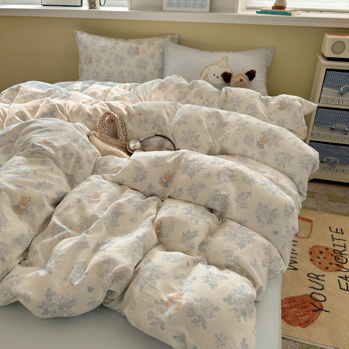 91家纺网 家纺一手货源 找家纺 耀悦家纺 2026新款双层纱全棉四件套大版枕套混搭款博主ins风格款纯棉四件套 莫奈花园兔兔