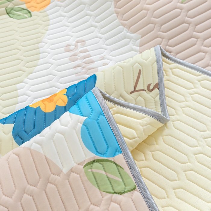 91家纺网 家纺一手货源 找家纺 优雅星家纺 2026新款凉感丝印花乳胶凉席 幸运花朵