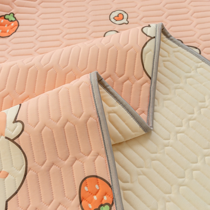 91家纺网 家纺一手货源 找家纺 优雅星家纺 2026新款凉感丝印花乳胶凉席 仔仔兔