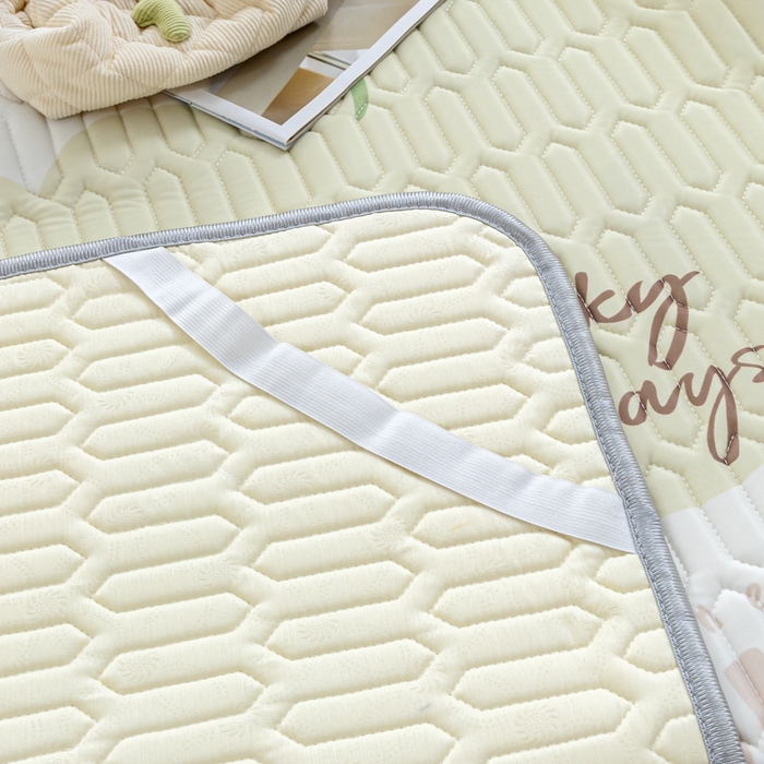 91家纺网 家纺一手货源 找家纺 优雅星家纺 2026新款凉感丝印花乳胶凉席 幸运花朵