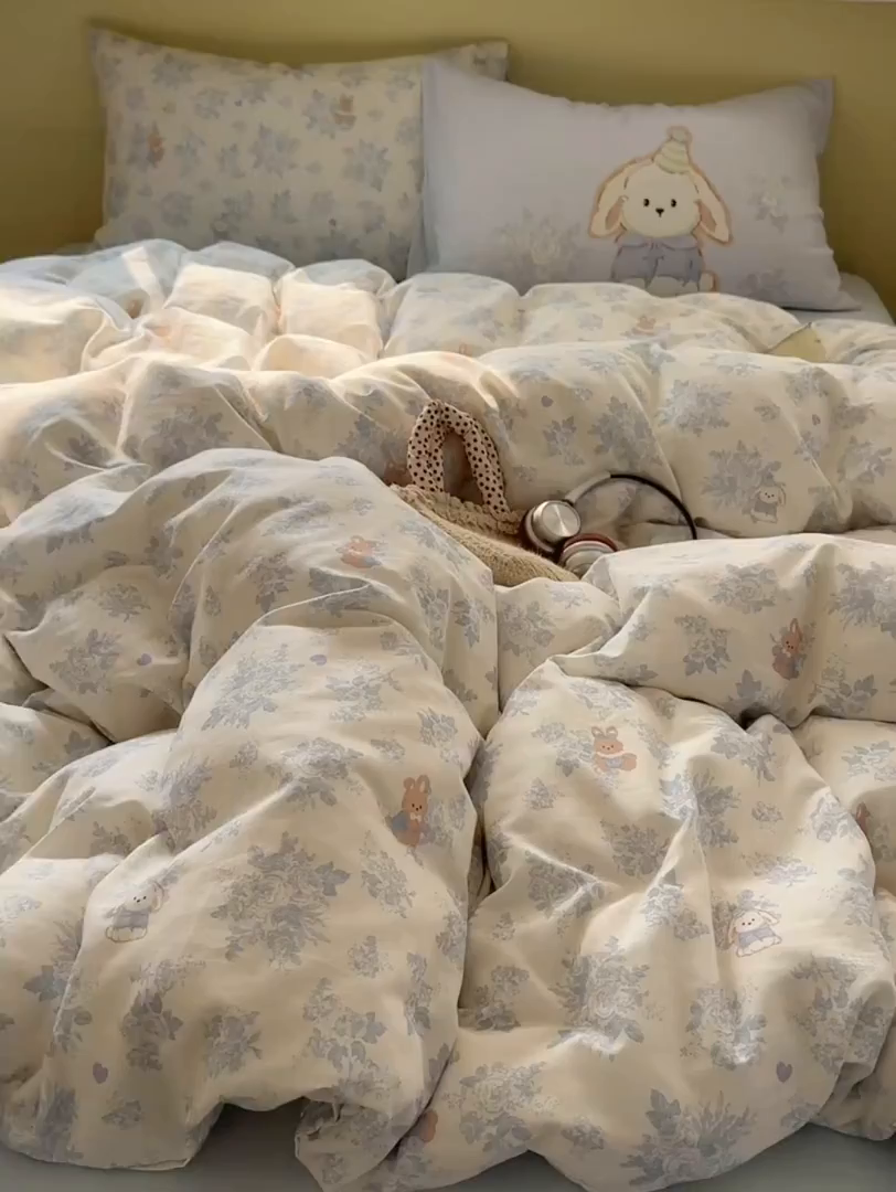 91家纺网 家纺一手货源 找家纺 耀悦家纺 2026新款双层纱全棉四件套大版枕套混搭款博主ins风格款纯棉四件套 莫奈花园兔兔