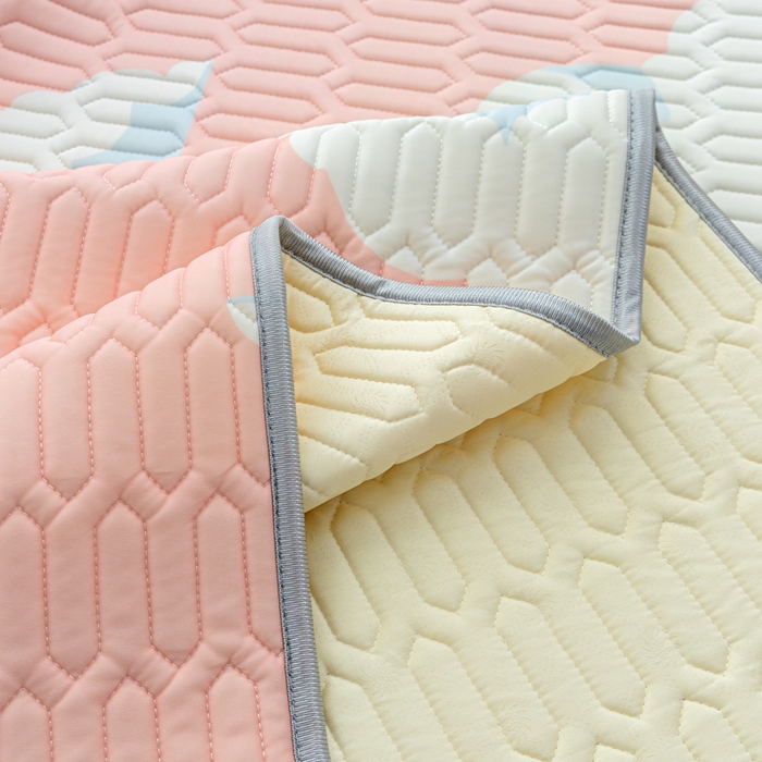 91家纺网 家纺一手货源 找家纺 优雅星家纺 2026新款凉感丝印花乳胶凉席 云动音符