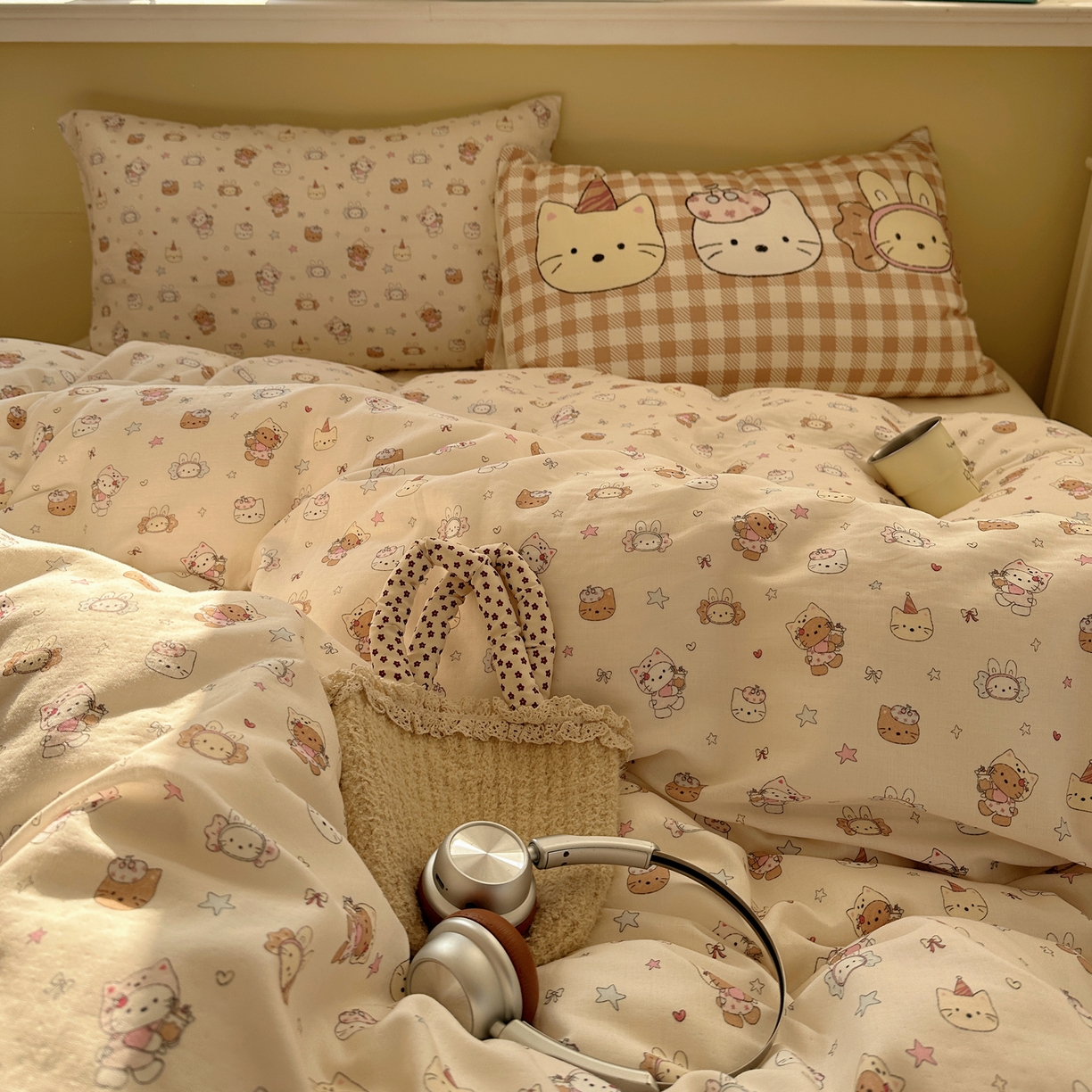 91家纺网 家纺一手货源 找家纺 耀悦家纺 2026新款双层纱全棉四件套大版枕套混搭款博主ins风格款纯棉四件套 闪耀萌宠喵