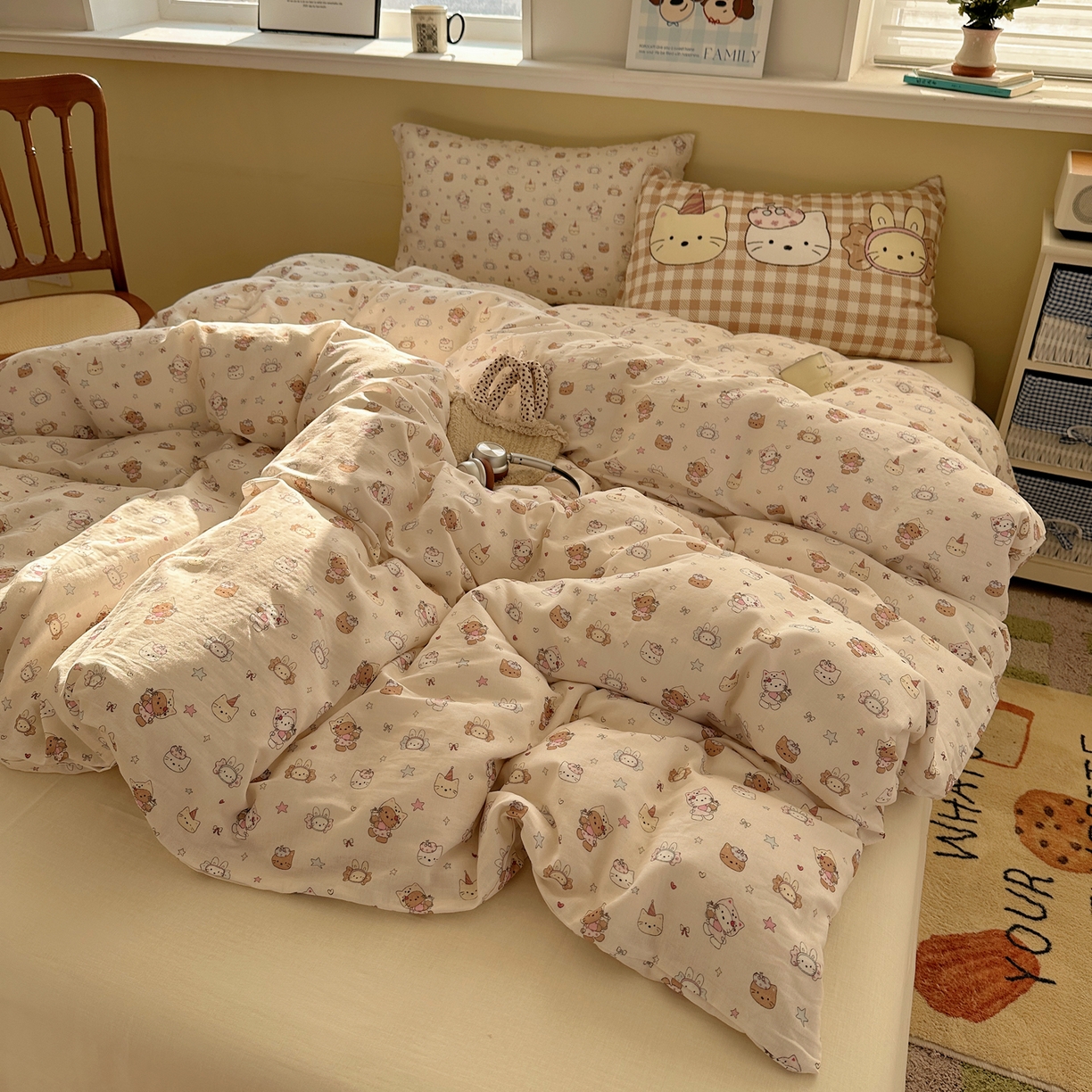 91家纺网 家纺一手货源 找家纺 耀悦家纺 2026新款双层纱全棉四件套大版枕套混搭款博主ins风格款纯棉四件套 闪耀萌宠喵