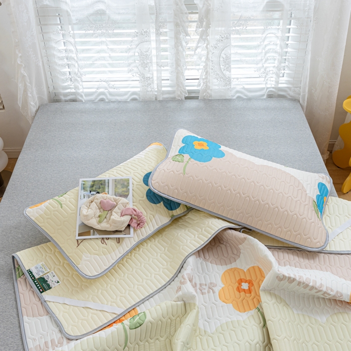 91家纺网 家纺一手货源 找家纺 优雅星家纺 2026新款凉感丝印花乳胶凉席 幸运花朵