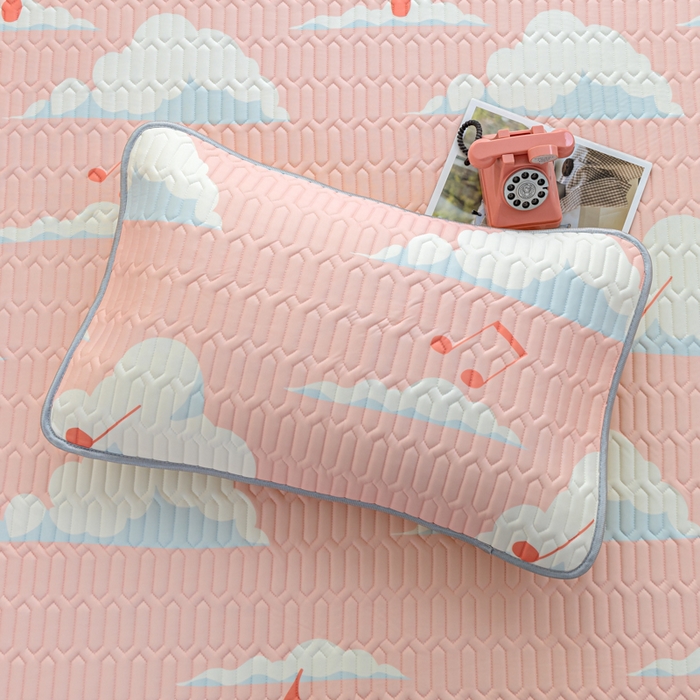 91家纺网 家纺一手货源 找家纺 优雅星家纺 2026新款凉感丝印花乳胶凉席 云动音符