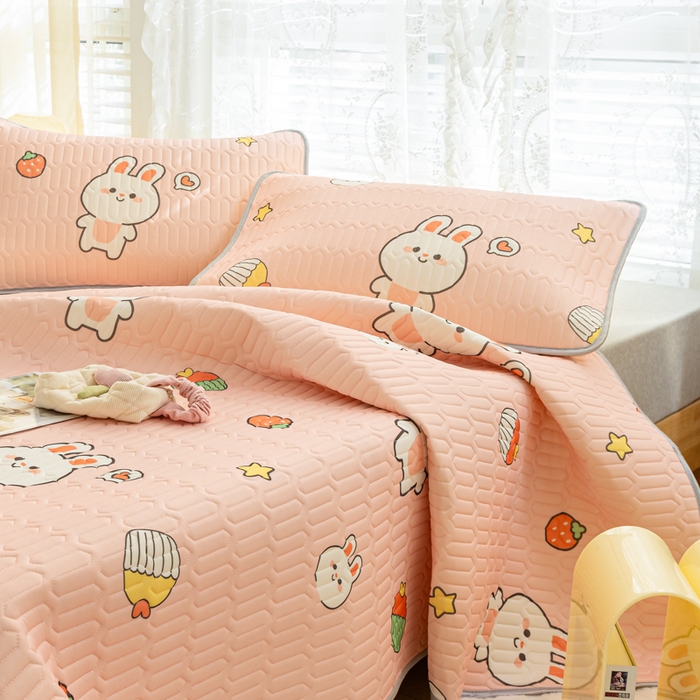 91家纺网 家纺一手货源 找家纺 优雅星家纺 2026新款凉感丝印花乳胶凉席 仔仔兔