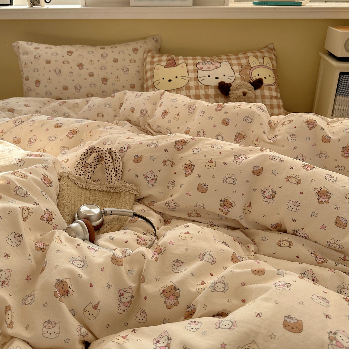 91家纺网 家纺一手货源 找家纺 耀悦家纺 2026新款双层纱全棉四件套大版枕套混搭款博主ins风格款纯棉四件套 闪耀萌宠喵