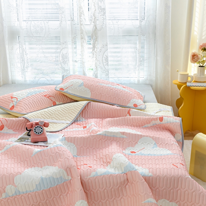 91家纺网 家纺一手货源 找家纺 优雅星家纺 2026新款凉感丝印花乳胶凉席 云动音符