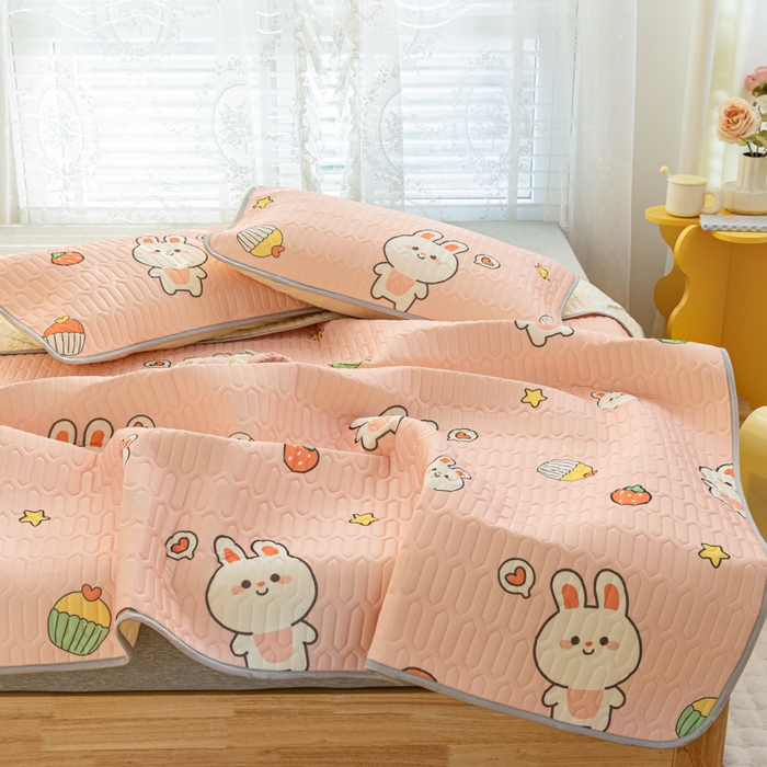 91家纺网 家纺一手货源 找家纺 优雅星家纺 2026新款凉感丝印花乳胶凉席 仔仔兔