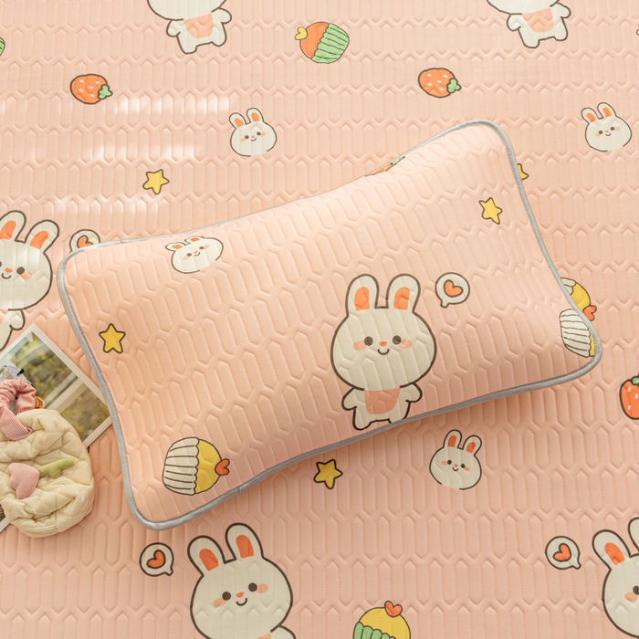 91家纺网 家纺一手货源 找家纺 优雅星家纺 2026新款凉感丝印花乳胶凉席 仔仔兔