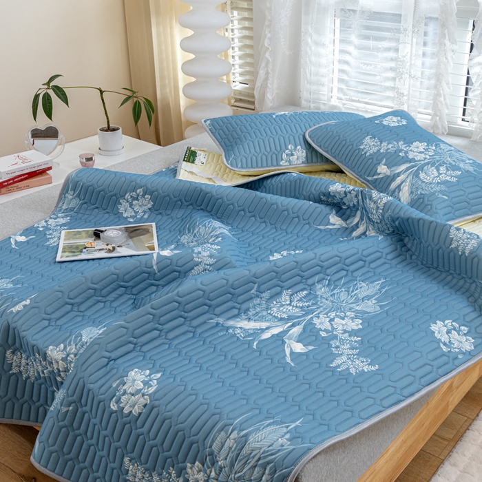 91家纺网 家纺一手货源 找家纺 优雅星家纺 2026新款凉感丝印花乳胶凉席 夜相思