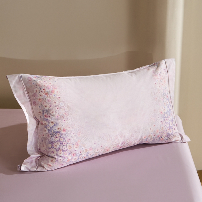 91家纺网 家纺一手货源 找家纺 U品汇 2026新品纯棉全棉平网大版数码印花四件套高端60支长绒棉贡缎埋绳宽边系列 浅春织梦（紫）