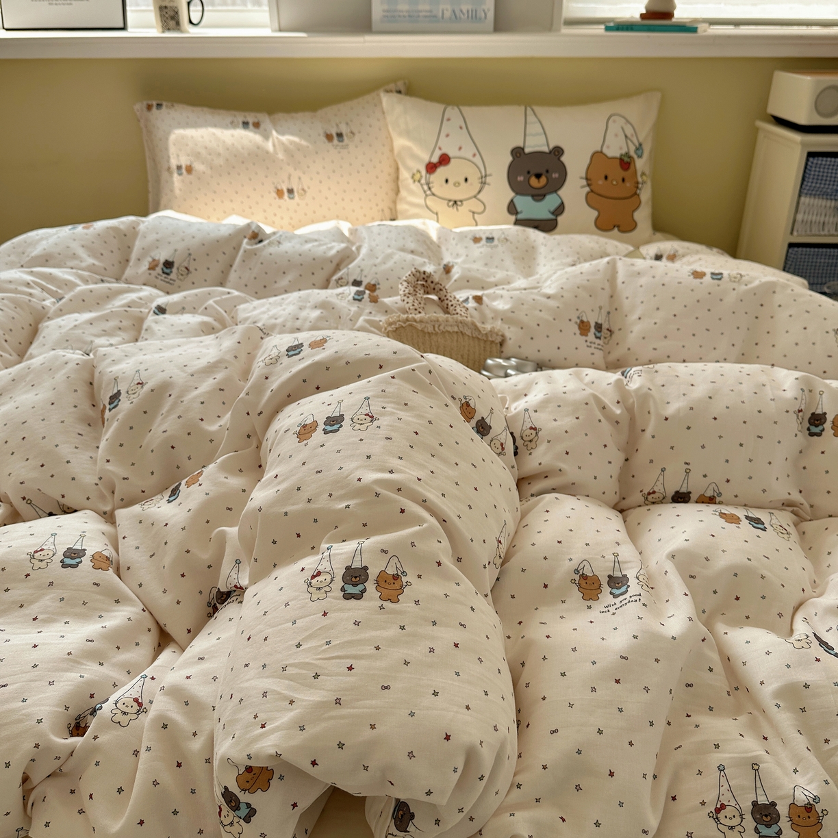 91家纺网 家纺一手货源 找家纺 耀悦家纺 2026新款双层纱全棉四件套大版枕套混搭款博主ins风格款纯棉四件套 圣旦星星喵