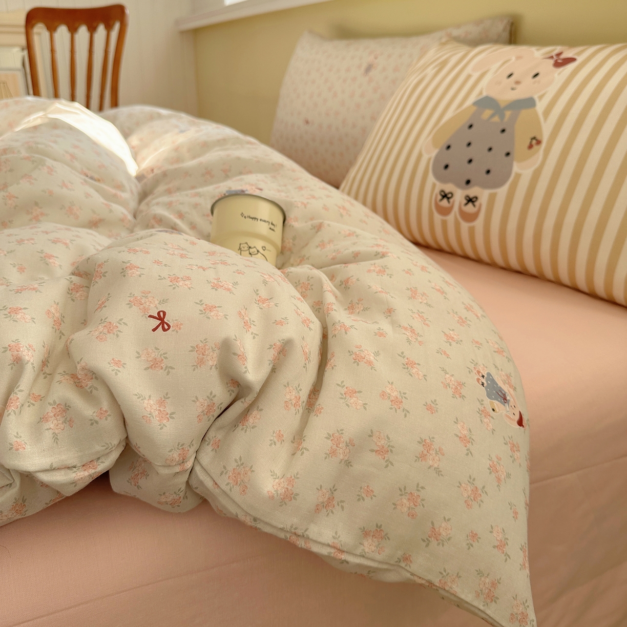 91家纺网 家纺一手货源 找家纺 耀悦家纺 2026新款双层纱全棉四件套大版枕套混搭款博主ins风格款纯棉四件套 碎花格兰兔