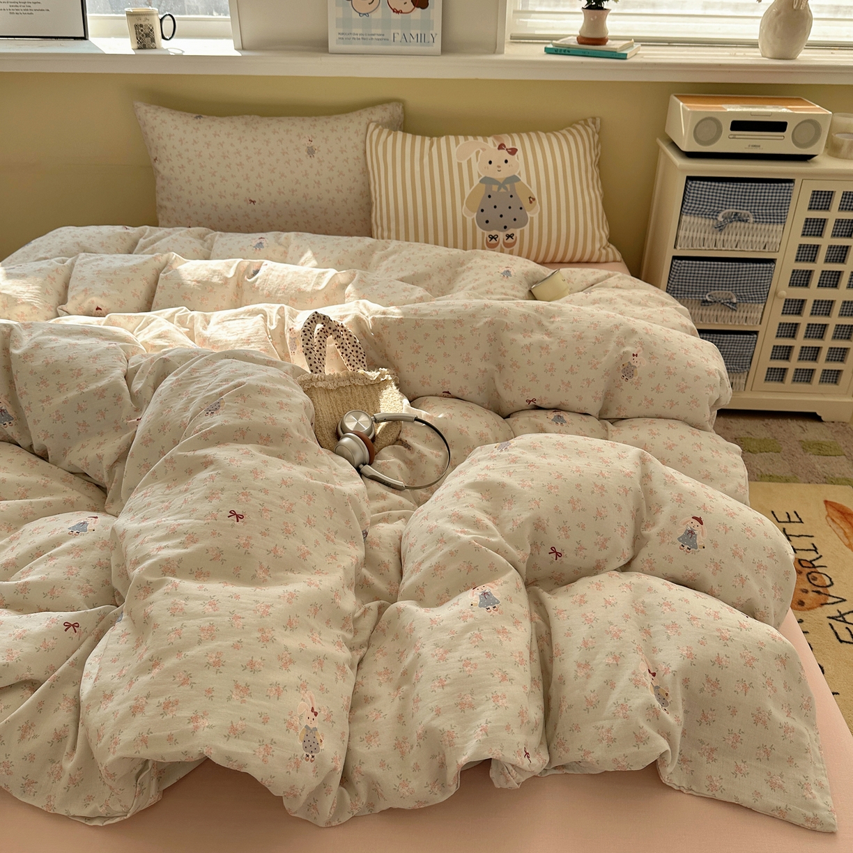 91家纺网 家纺一手货源 找家纺 耀悦家纺 2026新款双层纱全棉四件套大版枕套混搭款博主ins风格款纯棉四件套 碎花格兰兔