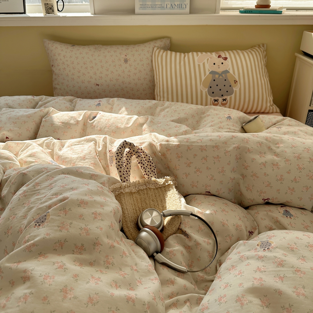 91家纺网 家纺一手货源 找家纺 耀悦家纺 2026新款双层纱全棉四件套大版枕套混搭款博主ins风格款纯棉四件套 碎花格兰兔