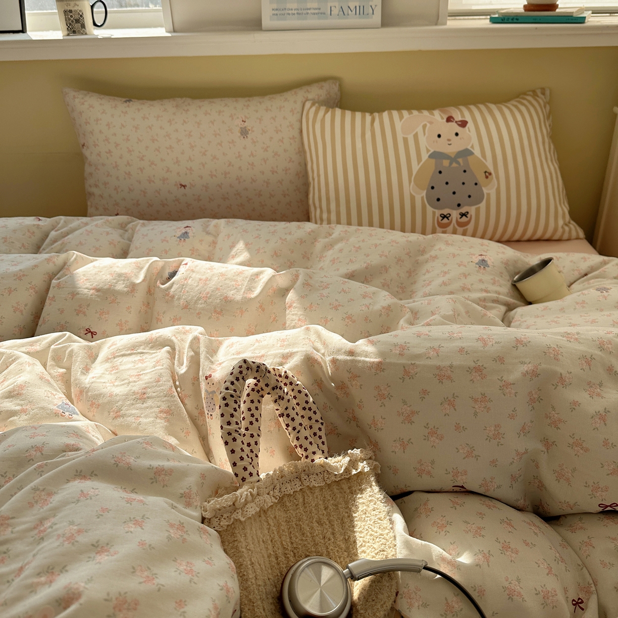 91家纺网 家纺一手货源 找家纺 耀悦家纺 2026新款双层纱全棉四件套大版枕套混搭款博主ins风格款纯棉四件套 碎花格兰兔