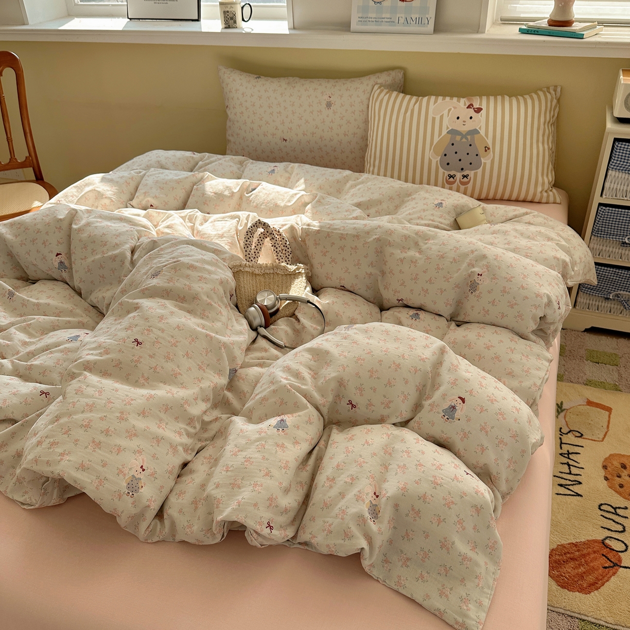 91家纺网 家纺一手货源 找家纺 耀悦家纺 2026新款双层纱全棉四件套大版枕套混搭款博主ins风格款纯棉四件套 碎花格兰兔