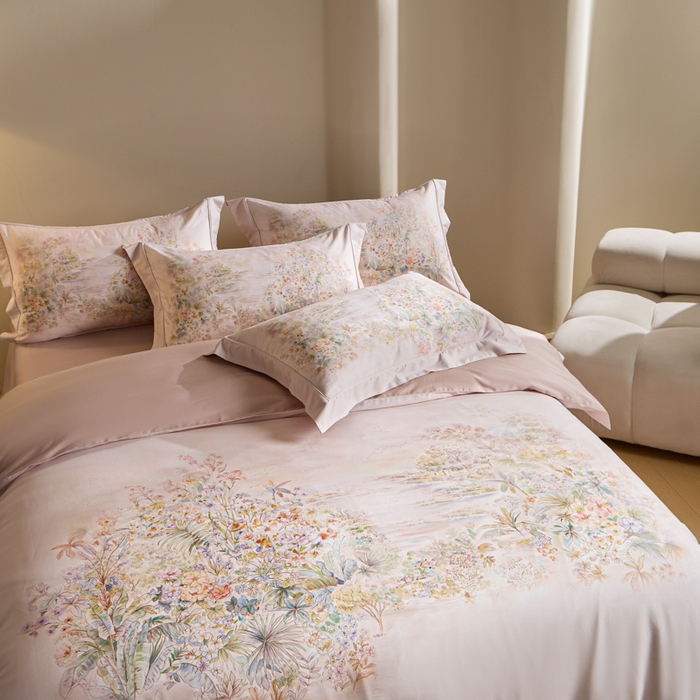 91家纺网 家纺一手货源 找家纺 U品汇 2026新品纯棉全棉平网大版数码印花四件套高端60支长绒棉贡缎埋绳宽边系列 浅芜（粉）