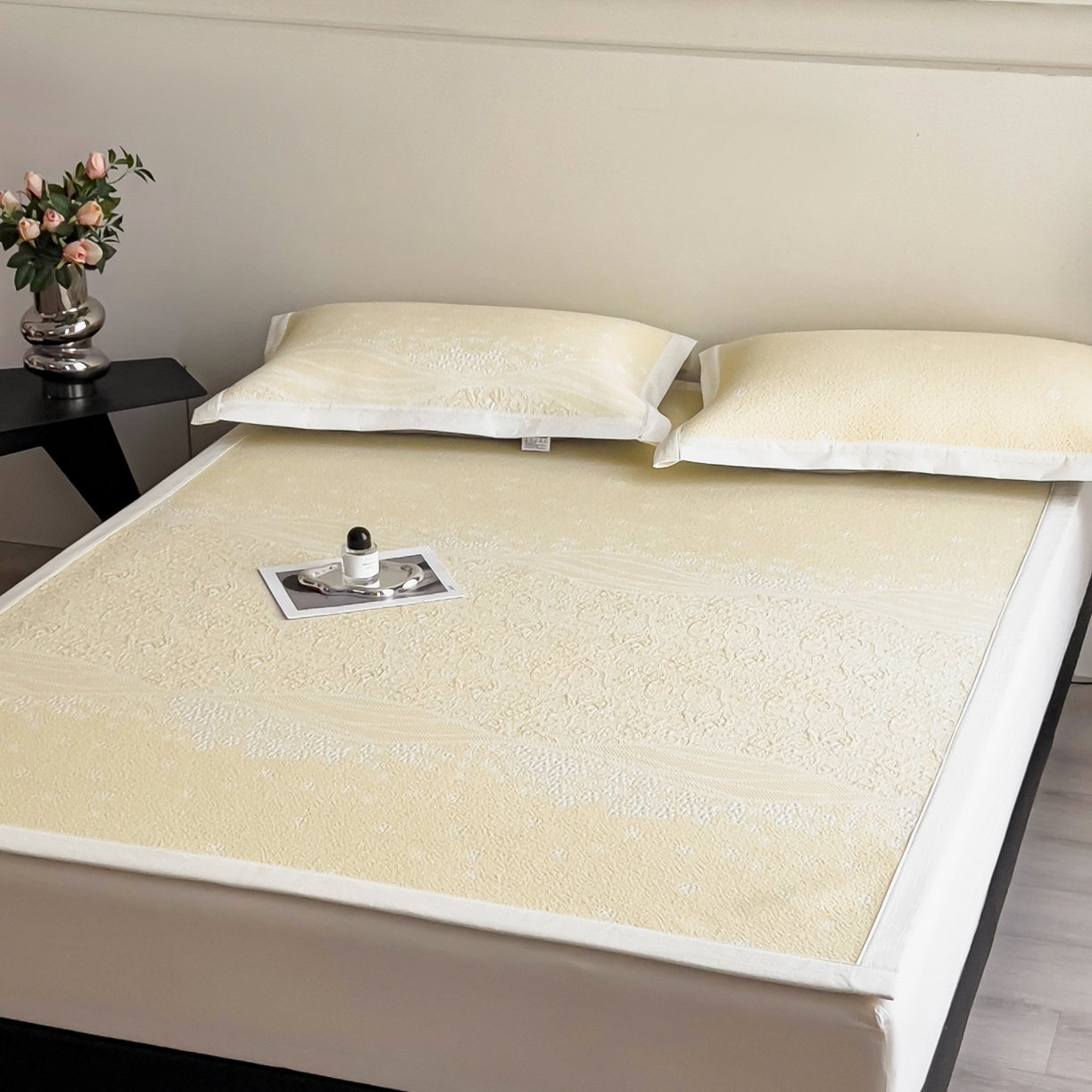 91家纺网 家纺一手货源 找家纺 孩子王家纺 2026春夏新款PE乙纶学生宿舍高克重凉感值过0.21冰豆豆席凉感席子凉席席子 花园淡雅黄 床单款