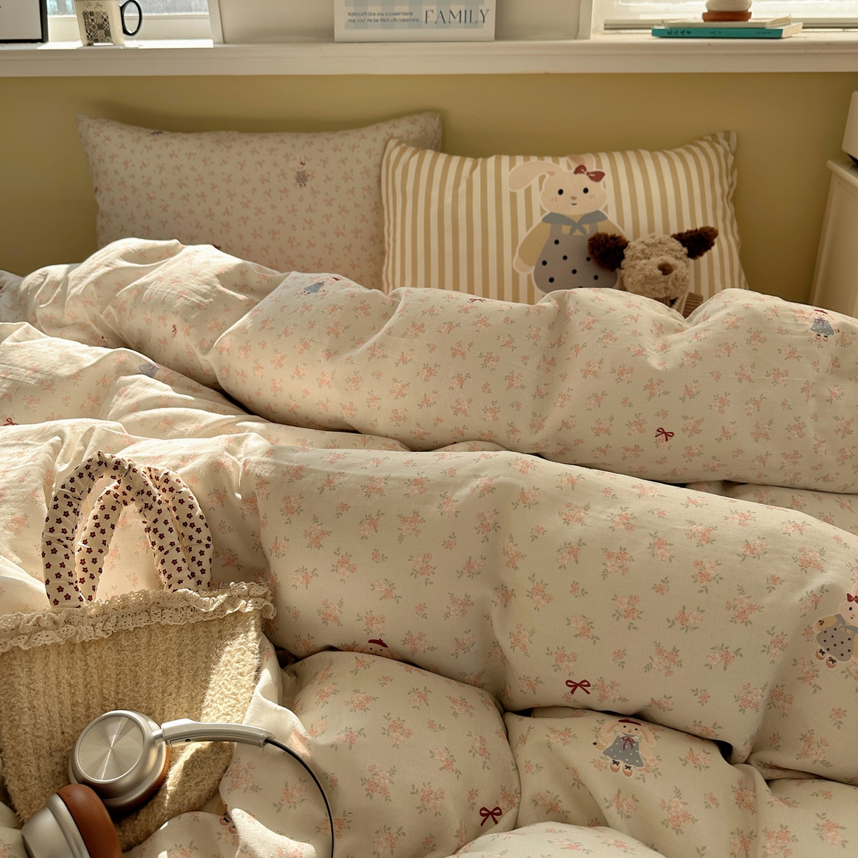 91家纺网 家纺一手货源 找家纺 耀悦家纺 2026新款双层纱全棉四件套大版枕套混搭款博主ins风格款纯棉四件套 碎花格兰兔