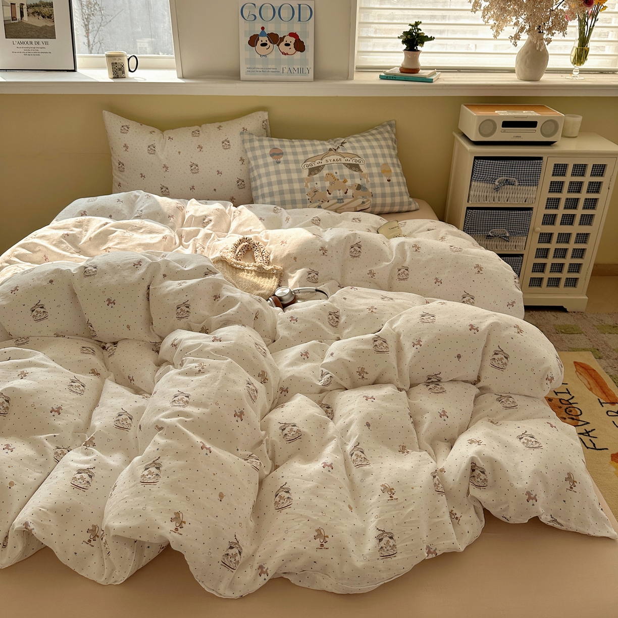 91家纺网 家纺一手货源 找家纺 耀悦家纺 2026新款双层纱全棉四件套大版枕套混搭款博主ins风格款纯棉四件套 旋转木马游乐园