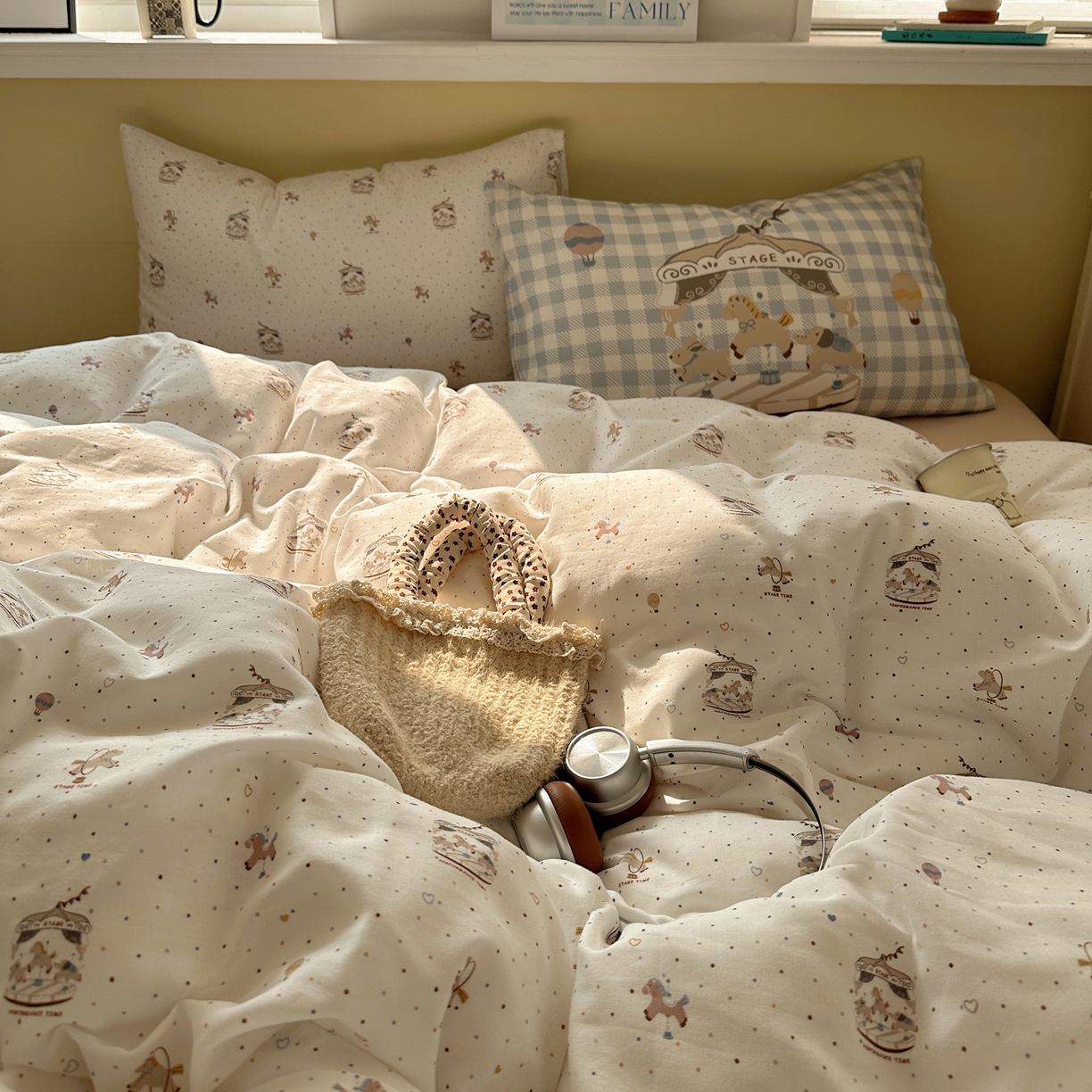 91家纺网 家纺一手货源 找家纺 耀悦家纺 2026新款双层纱全棉四件套大版枕套混搭款博主ins风格款纯棉四件套 旋转木马游乐园