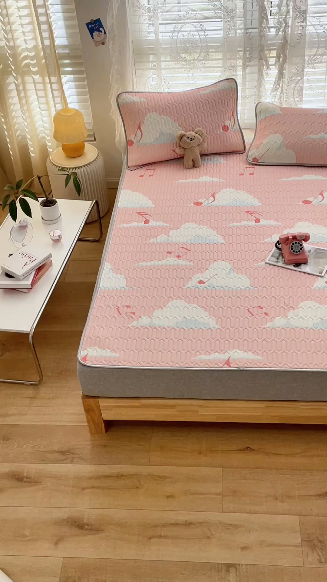 91家纺网 家纺一手货源 找家纺 优雅星家纺 2026新款凉感丝印花乳胶凉席 云动音符