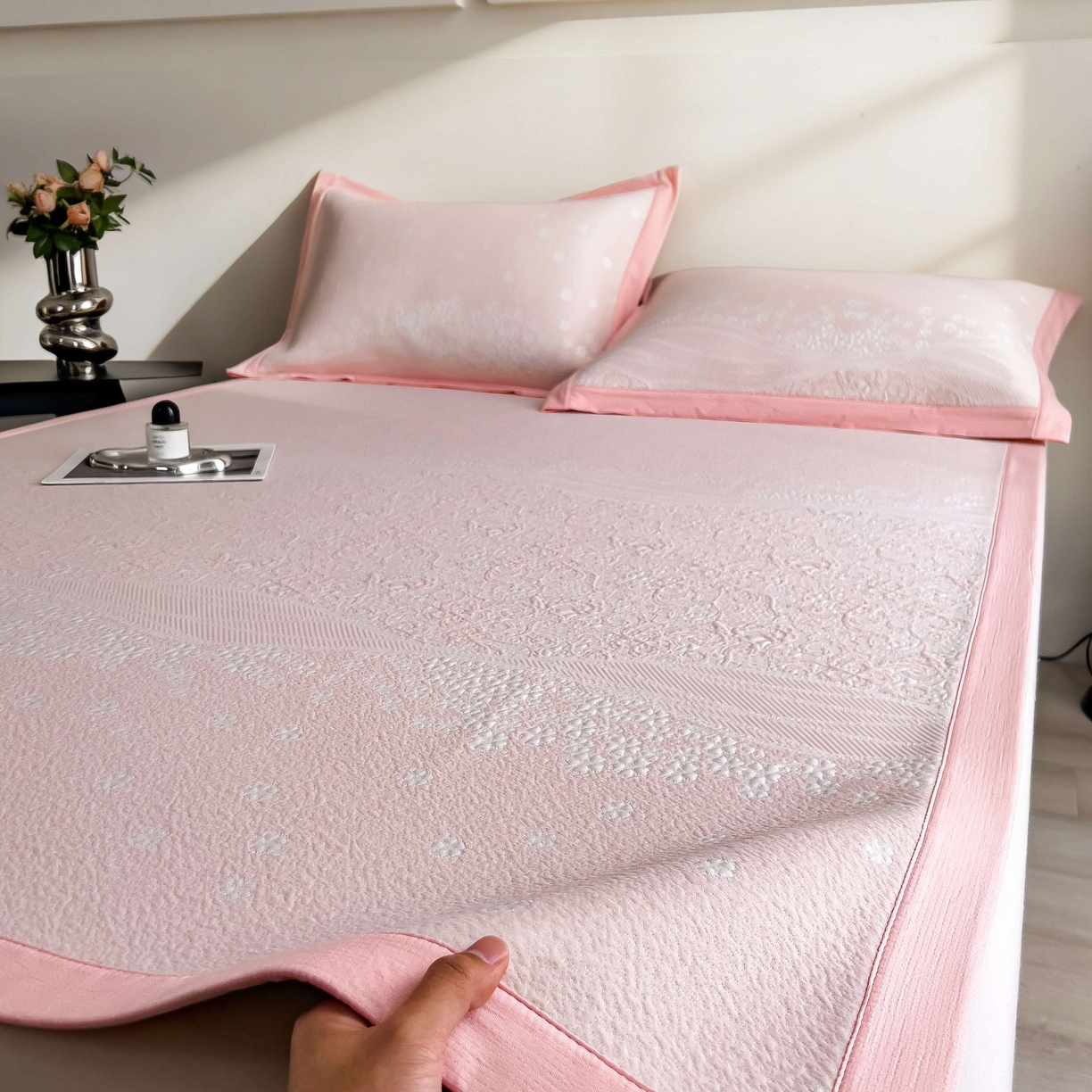 91家纺网 家纺一手货源 找家纺 孩子王家纺 2026春夏新款PE乙纶学生宿舍高克重凉感值过0.21冰豆豆席凉感席子凉席席子 花园蜜裸粉 床单款