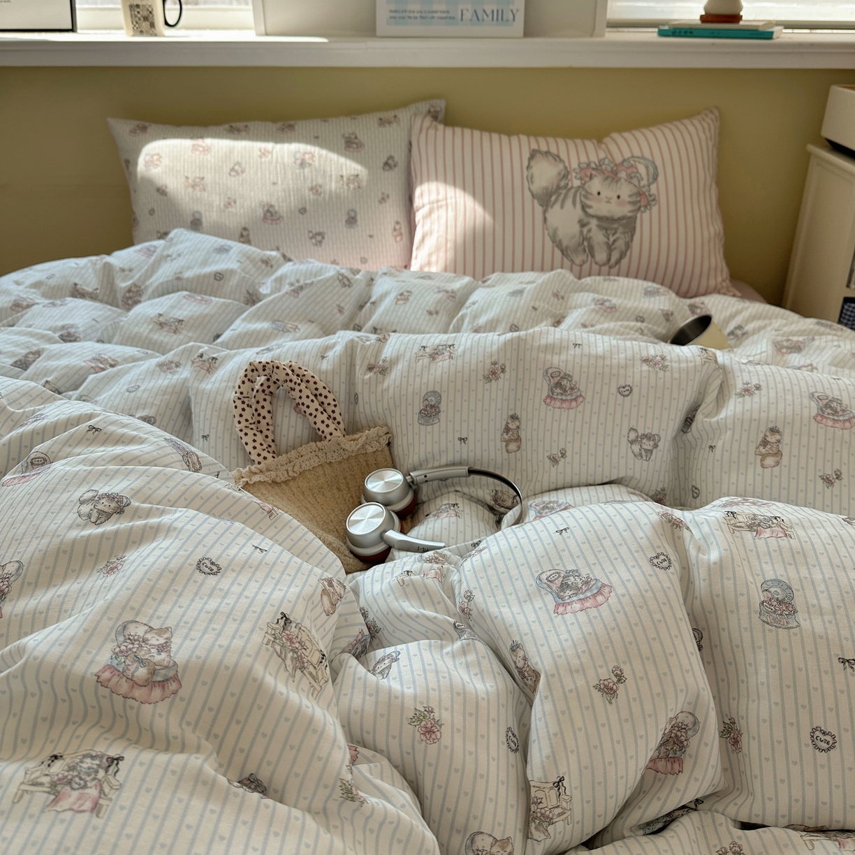 91家纺网 家纺一手货源 找家纺 耀悦家纺 2026新款双层纱全棉四件套大版枕套混搭款博主ins风格款纯棉四件套 优雅布偶猫