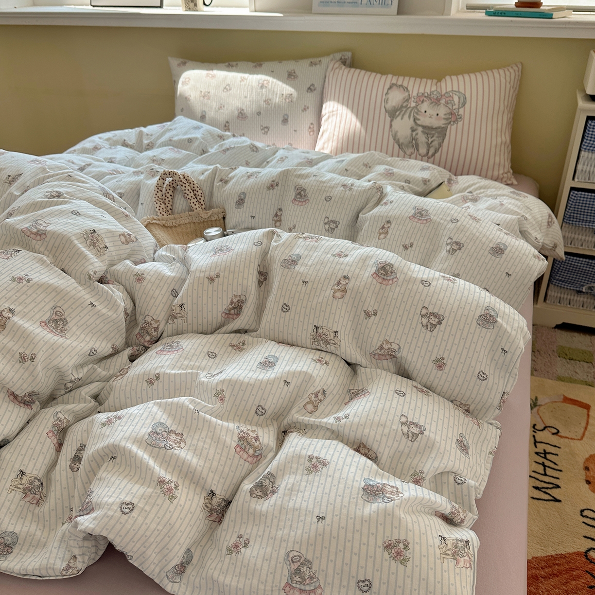 91家纺网 家纺一手货源 找家纺 耀悦家纺 2026新款双层纱全棉四件套大版枕套混搭款博主ins风格款纯棉四件套 优雅布偶猫