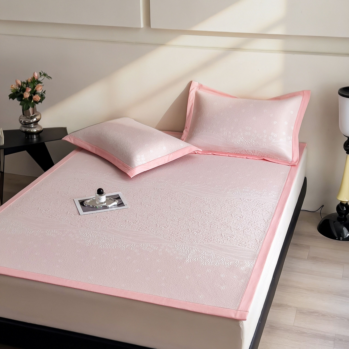 91家纺网 家纺一手货源 找家纺 孩子王家纺 2026春夏新款PE乙纶学生宿舍高克重凉感值过0.21冰豆豆席凉感席子凉席席子 花园蜜裸粉 床单款